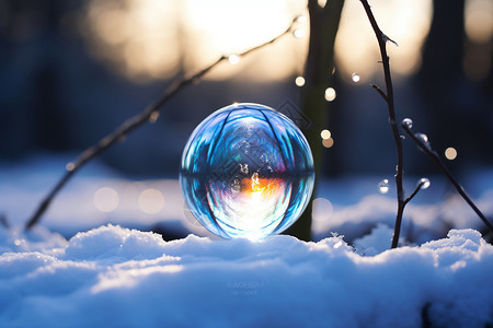 雪地里漂亮的冰球背景图片