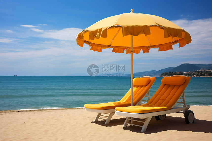 沙滩椅和遮阳伞图片