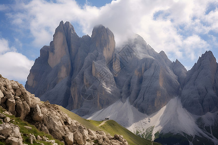 壮丽的山峰风景背景图片