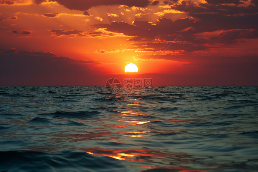 夕阳映照下的海洋风光图片