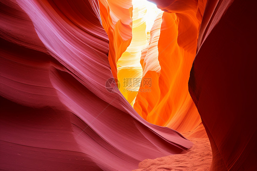 曲折的砂岩峡谷景观图片