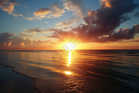 日出时的海滩背景图片