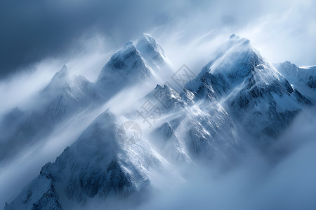 云雾缭绕的山脉背景图片
