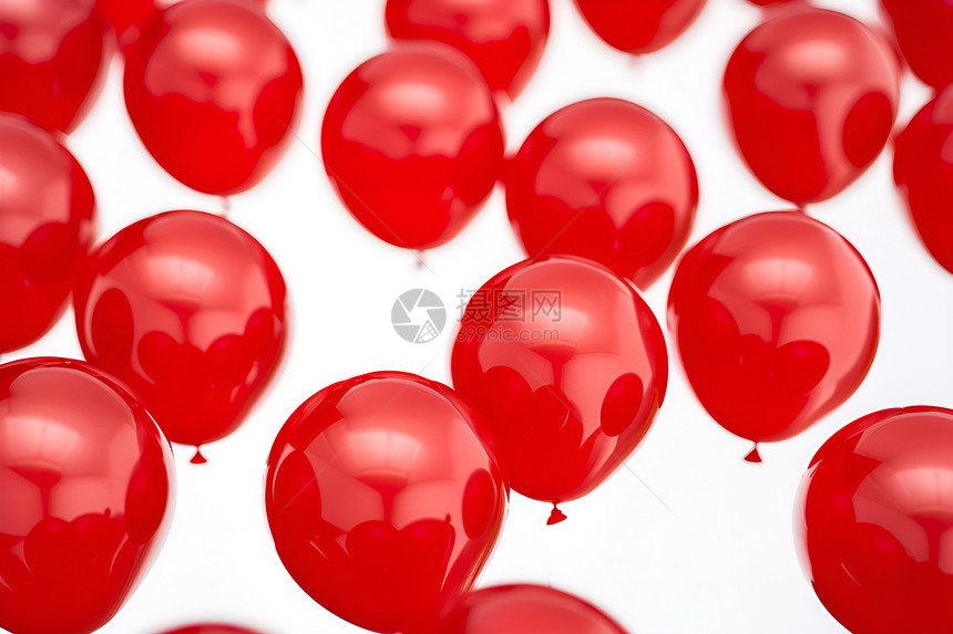 红色气球的飘逸图片