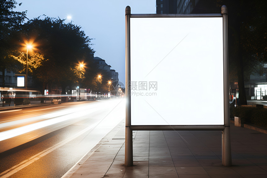 街头的空白广告牌图片