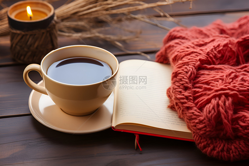 围巾书籍咖啡杯图片