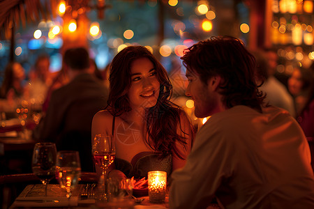 浪漫餐厅夫妻二人在浪漫的烛光下享用晚餐背景
