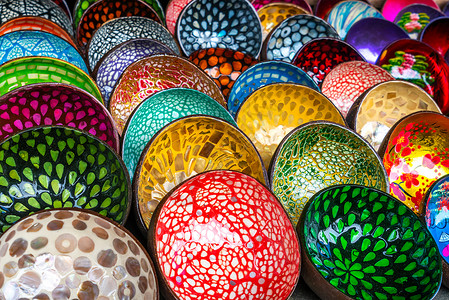 彩蛋漆画手工漆画的传统越南碗,由椰子壳,出售个市场海安,越南,亚洲背景