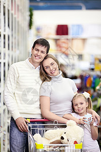 商店里的幸福家庭图片
