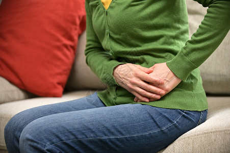 恶肿瘤女人前胃疼痛的迹象卵巢疼痛背景