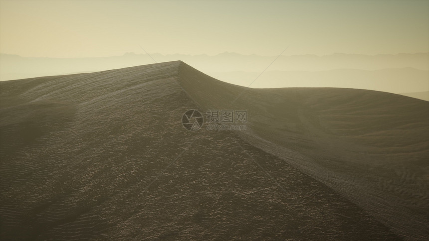 日出时撒哈拉沙漠大沙丘的鸟瞰图图片