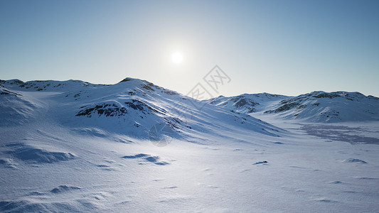 食蟹猴南极雪山冰冷海岸的空中景观背景