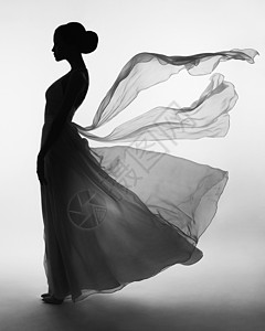 艺术时尚工作室照片美丽优雅的女人吹衣服流动服装的时尚风格图片