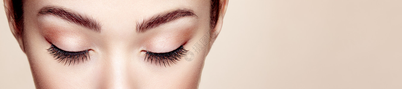 女性眼睛有极长的假睫毛睫毛扩展化妆,化妆品,美容,高清图片