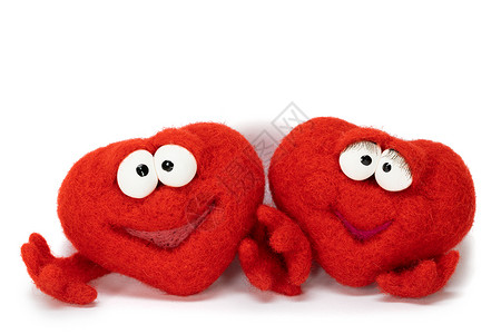 卡通红色章鱼两颗羊毛红色的心隔离白色的背景上,象征着爱,爱,情人节的两颗羊毛红色卡通心背景