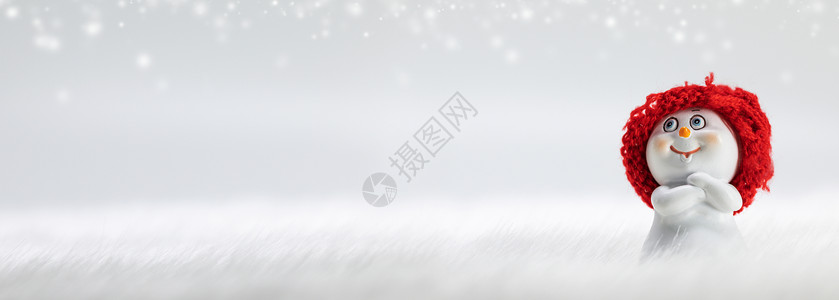 雪人玩具冰冻的雪波克灯冬季背景冬天背景上的雪人玩具图片