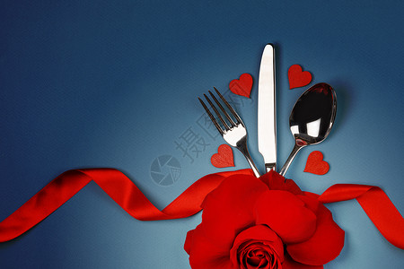 餐具套系丝带玫瑰花心蓝色背景情人节浪漫晚餐浪漫的晚餐图片