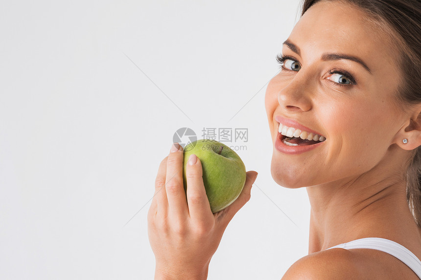 年轻的美女,白色背景上有绿色的苹果有绿苹果的女人图片