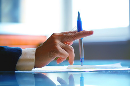 研讨会或会议商务办公室工作理念背景下的人手笔形象手工笔业务工作图片