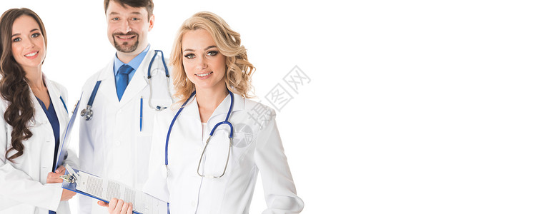 微笑的医生用听诊器隔离白色背景上微笑的医生图片