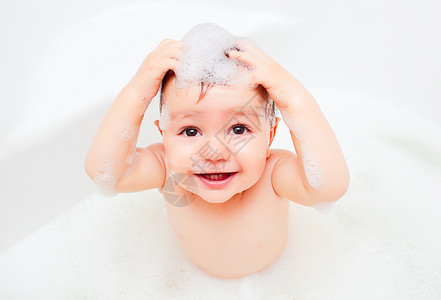 孩子泡沫浴室里洗澡高清图片