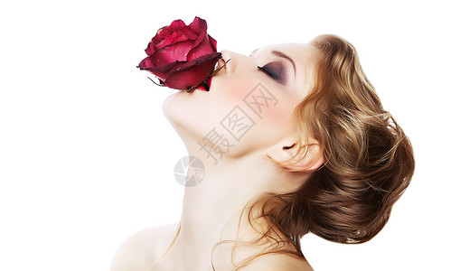 性感的女人嘴里咬着玫瑰图片