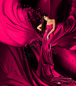 穿着紫罗兰色连衣裙的女人,长发红色窗帘上的心图片