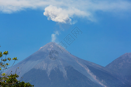 中美洲危地马拉美丽的火山景观高清图片