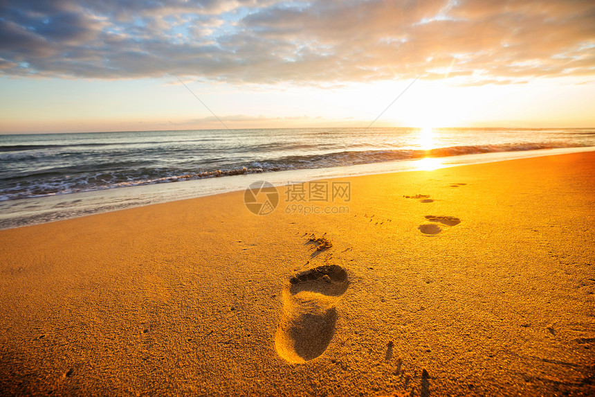 美丽的彩色日落海边适合壁纸或背景图像图片