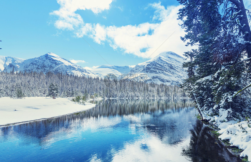 风景优美的雪覆盖的山峰冰川国家公园,蒙大,美国Instagram过滤器图片