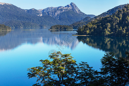 巴塔哥尼亚美丽的山脉景观南美洲阿根廷的山湖高清图片