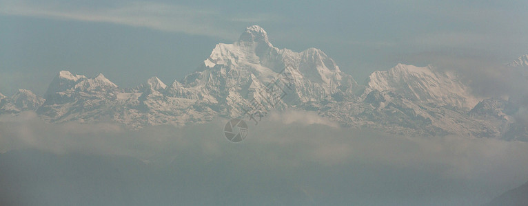 日落时分,尼泊尔喜马拉雅山,坎钦琼加峰的风景图片