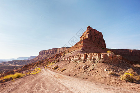 草原的道路荒芜的自然旅行背景背景图片