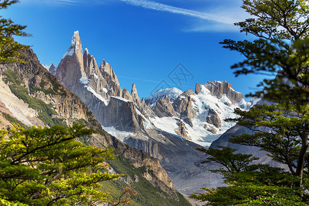 阿根廷巴塔哥尼亚山脉著名的美丽山峰塞罗托雷南美洲美丽的山脉景观背景图片