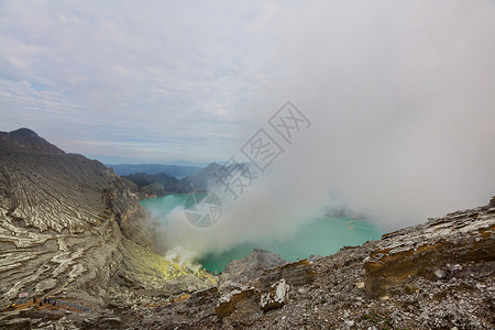 刚果熔岩火口湖印尼爪哇火山火山口的湖泊背景