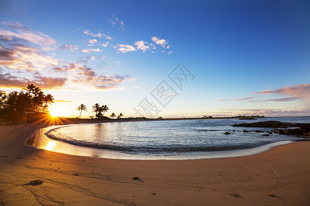 夏威夷日落的美丽景色图片