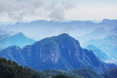 墨西哥雨季的丛林山脉图片