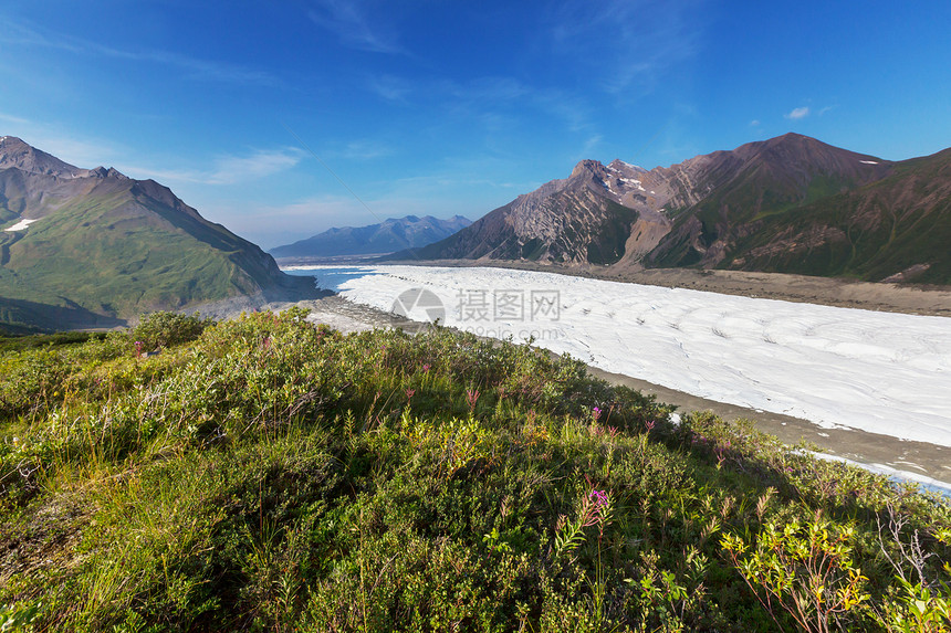 夏天阿拉斯加风景如画的山脉积雪覆盖的地块,冰川岩石峰图片