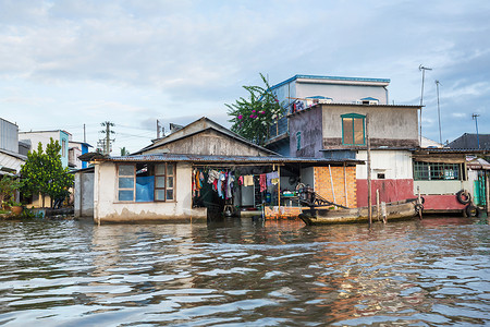 越南湄公河三角洲的木船图片
