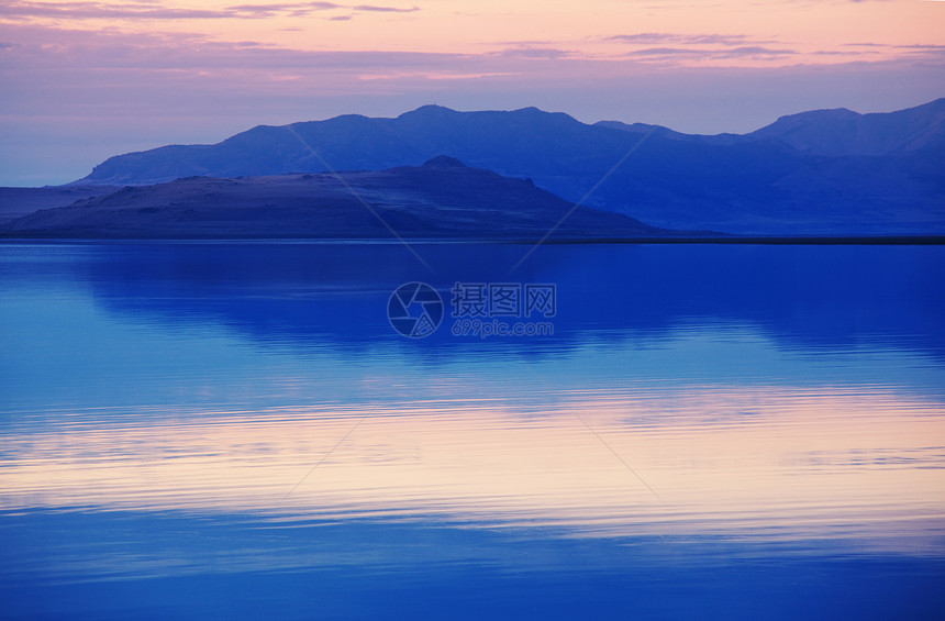 日落时大盐湖景观的风景图片