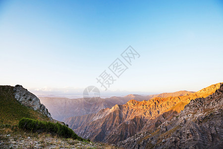 乌兹别克斯坦塔什干市附近的钦根山背景图片