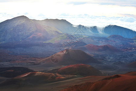 夏威夷毛伊岛黑拉卡拉火山美丽的日出场景图片