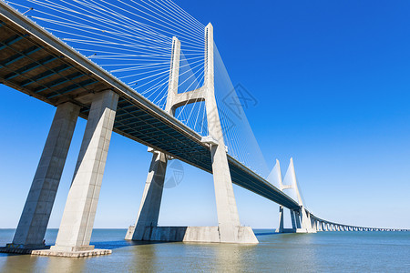 十字塔瓦斯科州葡萄牙里斯本的VascoDama桥这欧洲最长的桥梁背景