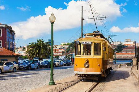 葡萄牙波尔图02年7月2014年7月02日葡萄牙波尔图街头历史电车图片
