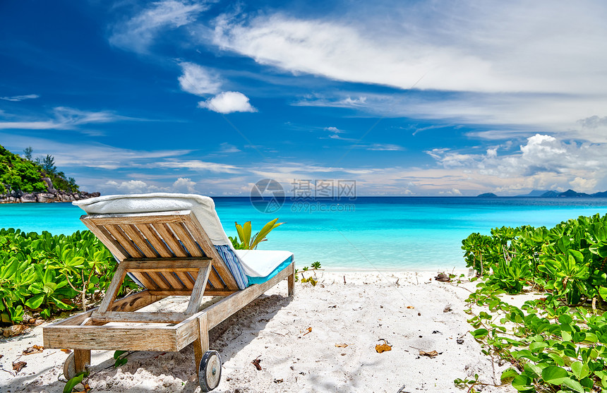 美丽的娇小的安塞海滩与太阳床塞舌尔,马赫图片