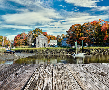 落埃塞克斯,马萨诸塞州,美国旧码头的秋天景象图片