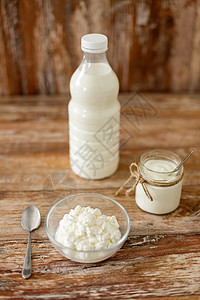 食品乳制品木制桌子上的牛奶白干酪自制酸奶牛奶,干酪自制酸奶图片