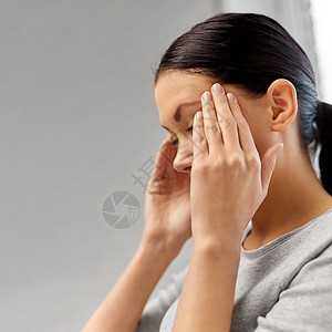 人,健康,压力问题的接近幸的女人头痛幸的女人头痛图片