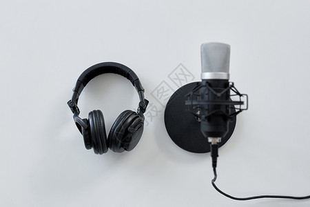 技术,录音音频设备的耳机麦克风白色背景白色背景上的耳机麦克风图片