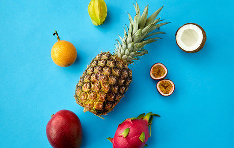 夏季健康的饮食菠萝与其他异国水果图片